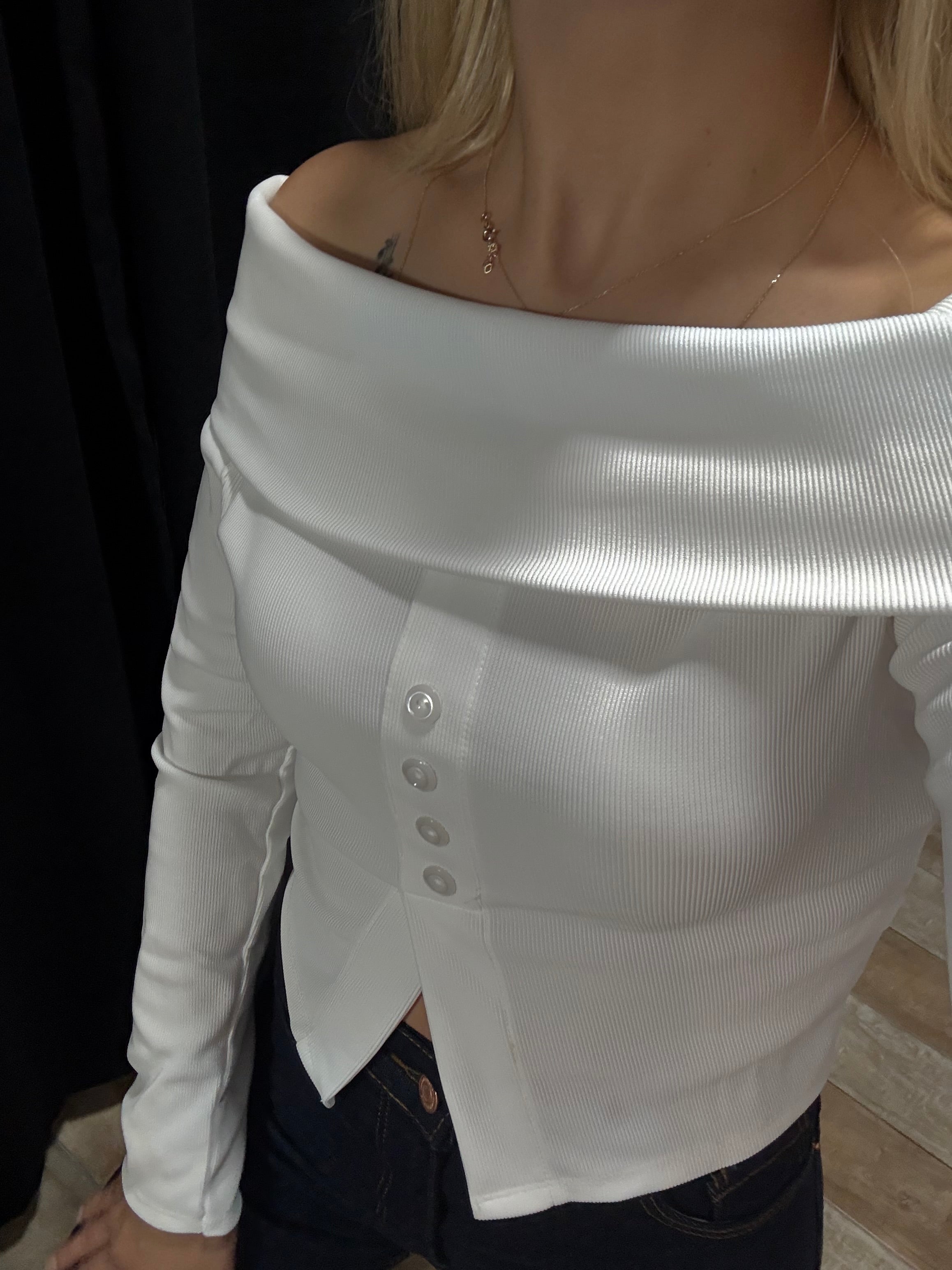 Madonna Yaka Fitilli Buluz Düğme Detaylı
