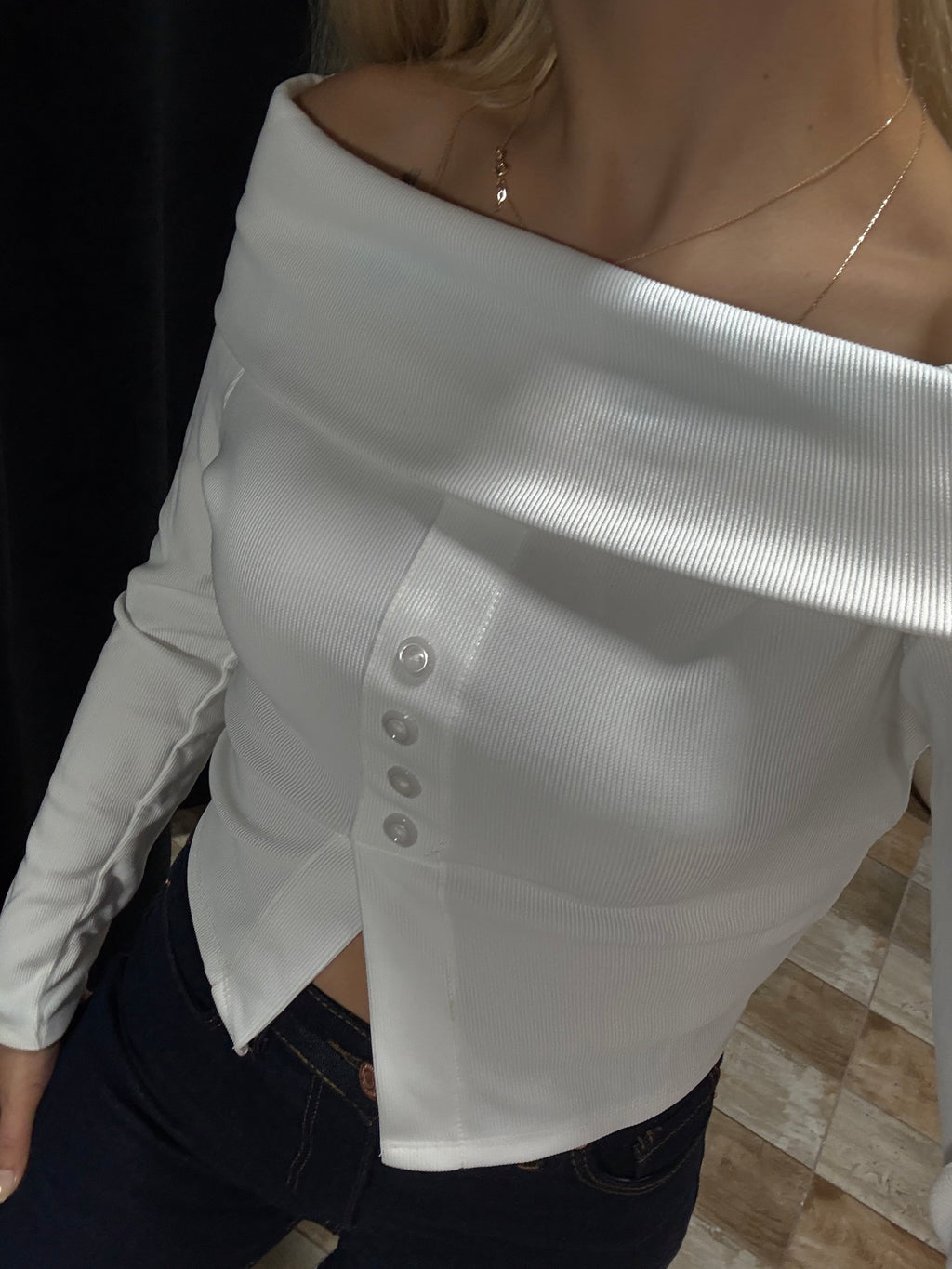 Madonna Yaka Fitilli Buluz Düğme Detaylı